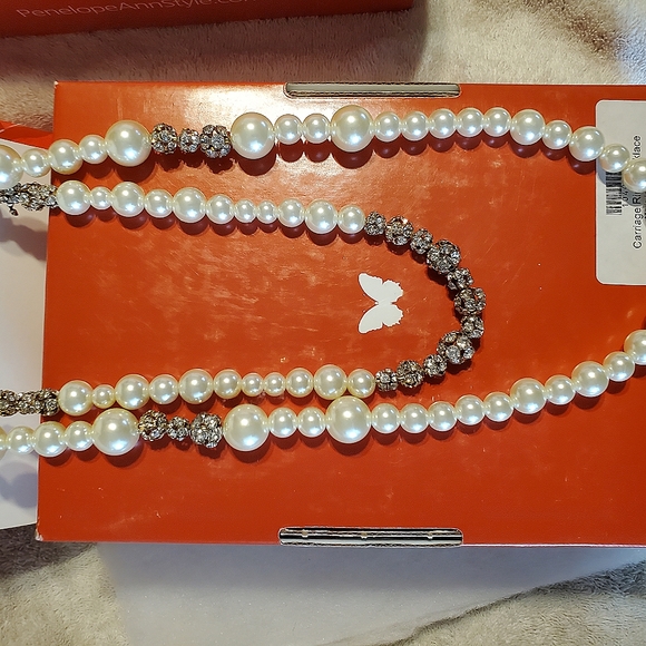 Carriage Ride Necklace 30" resin Pearls with accented glass stones. - Picture 8 of 15